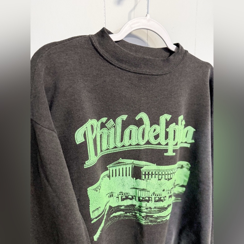 Vintage Philadelphia Graphic Crewneck Sweatshirt - Picture 2 of 4